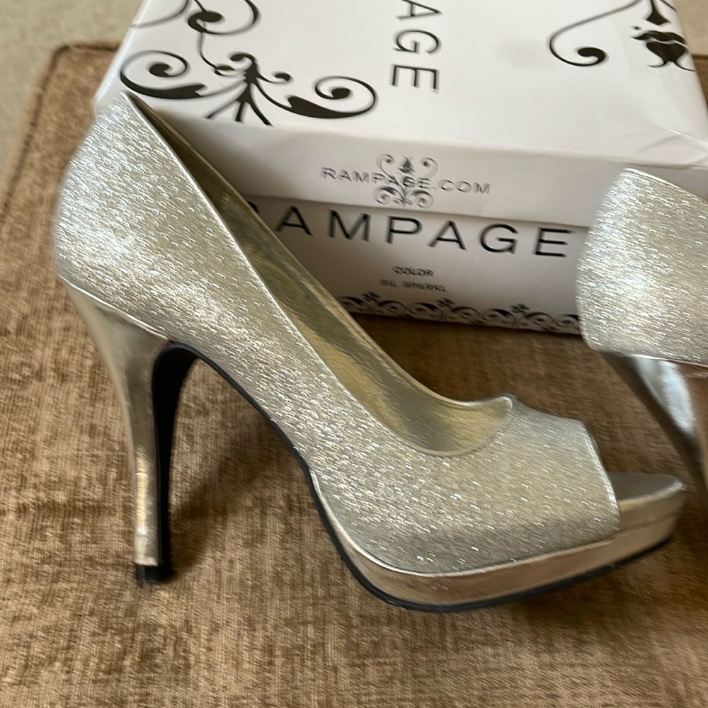 High heel dress shoe